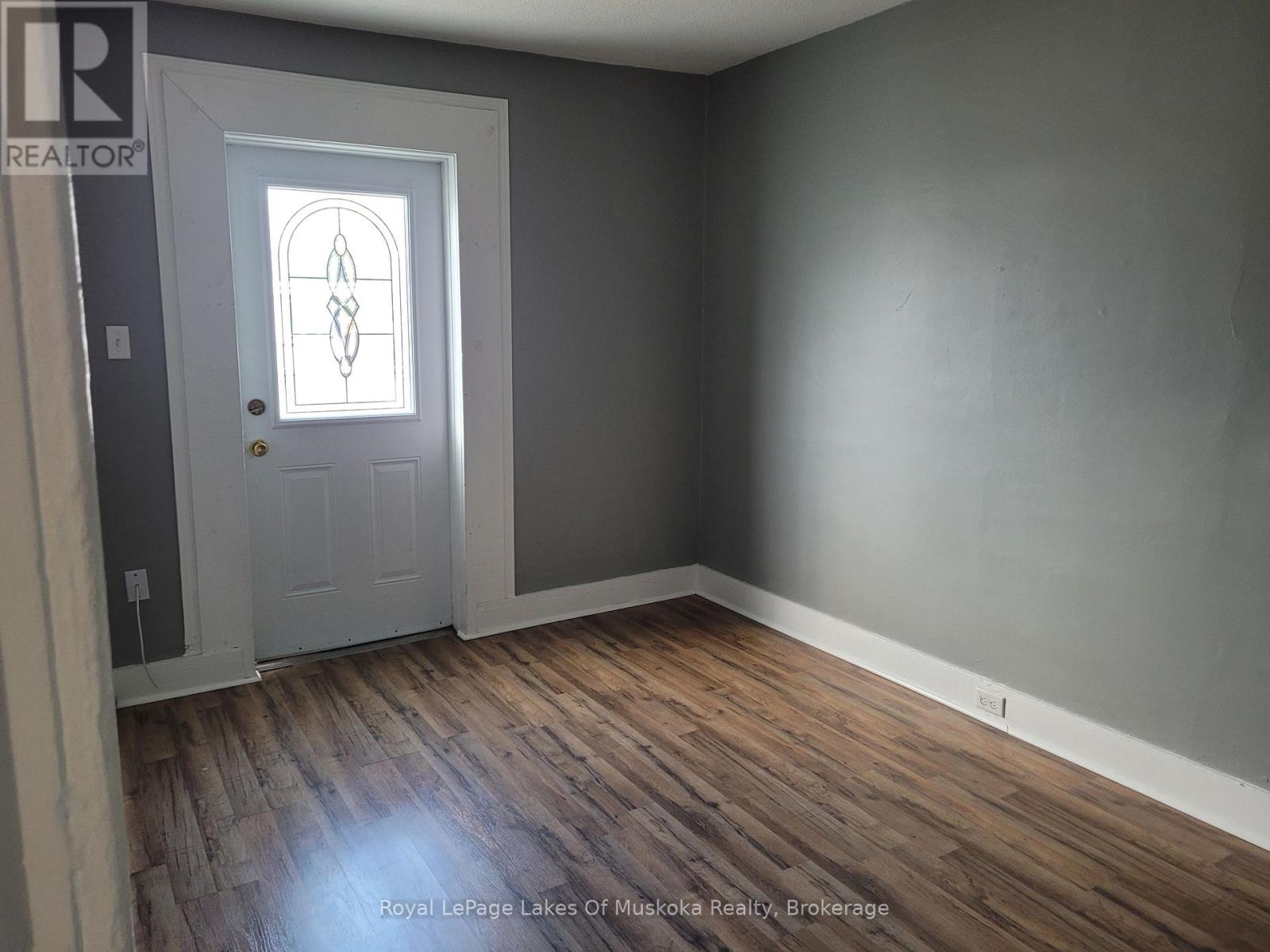 227 Nottawasaga Street, Orillia, Ontario  L3V 3K2 - Photo 20 - S12403643