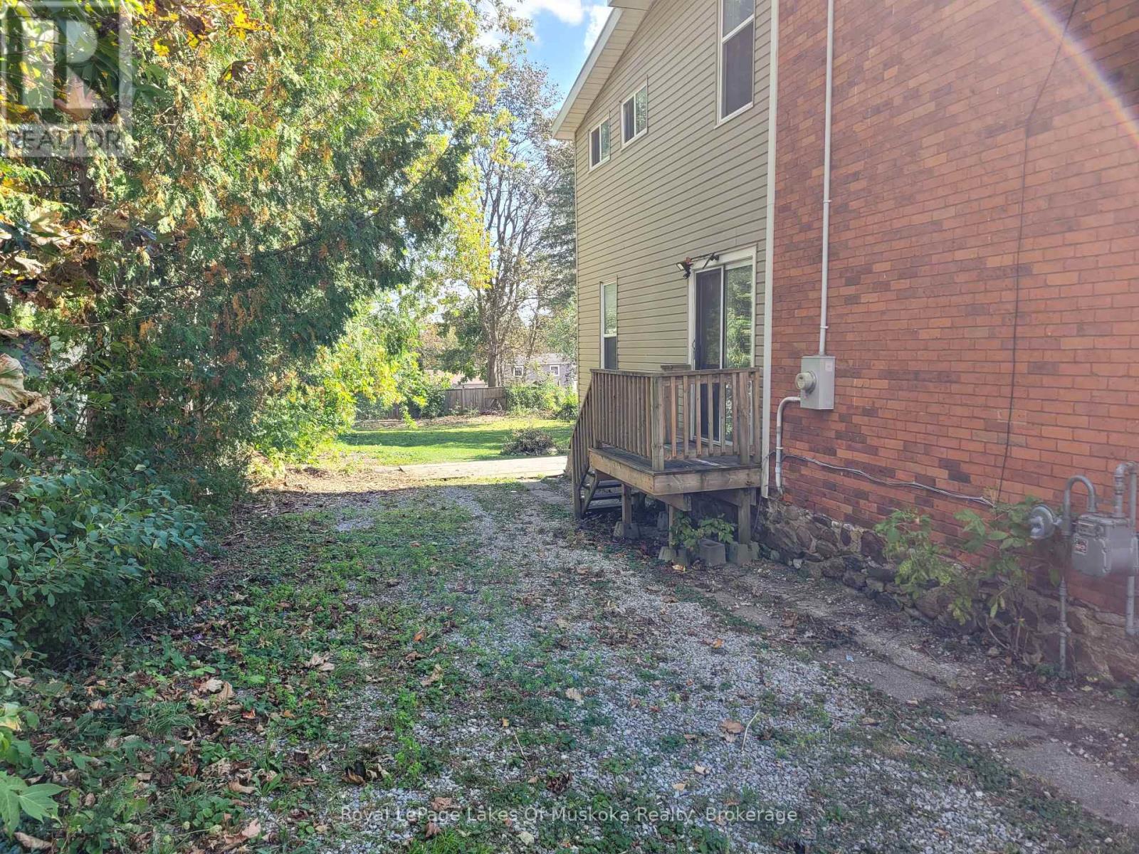 227 Nottawasaga Street, Orillia, Ontario  L3V 3K2 - Photo 2 - S12403643