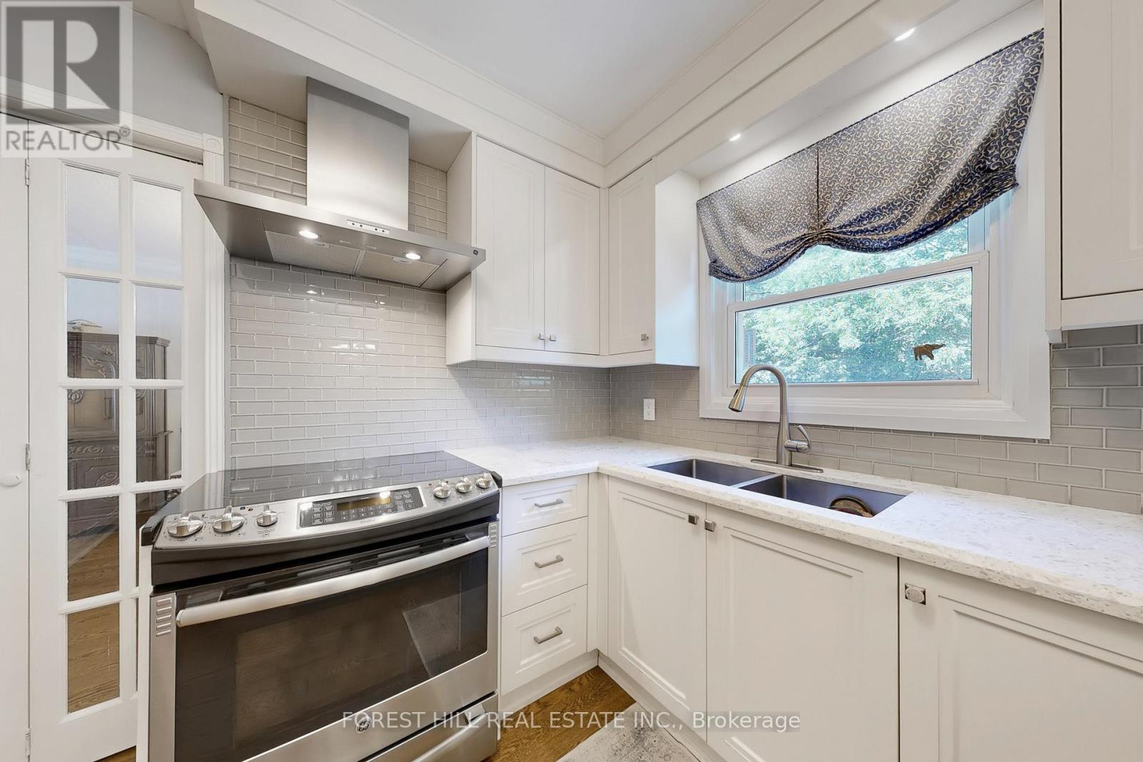 20 Thurgate Crescent, Markham, Ontario  L3T 4G3 - Photo 11 - N12403429