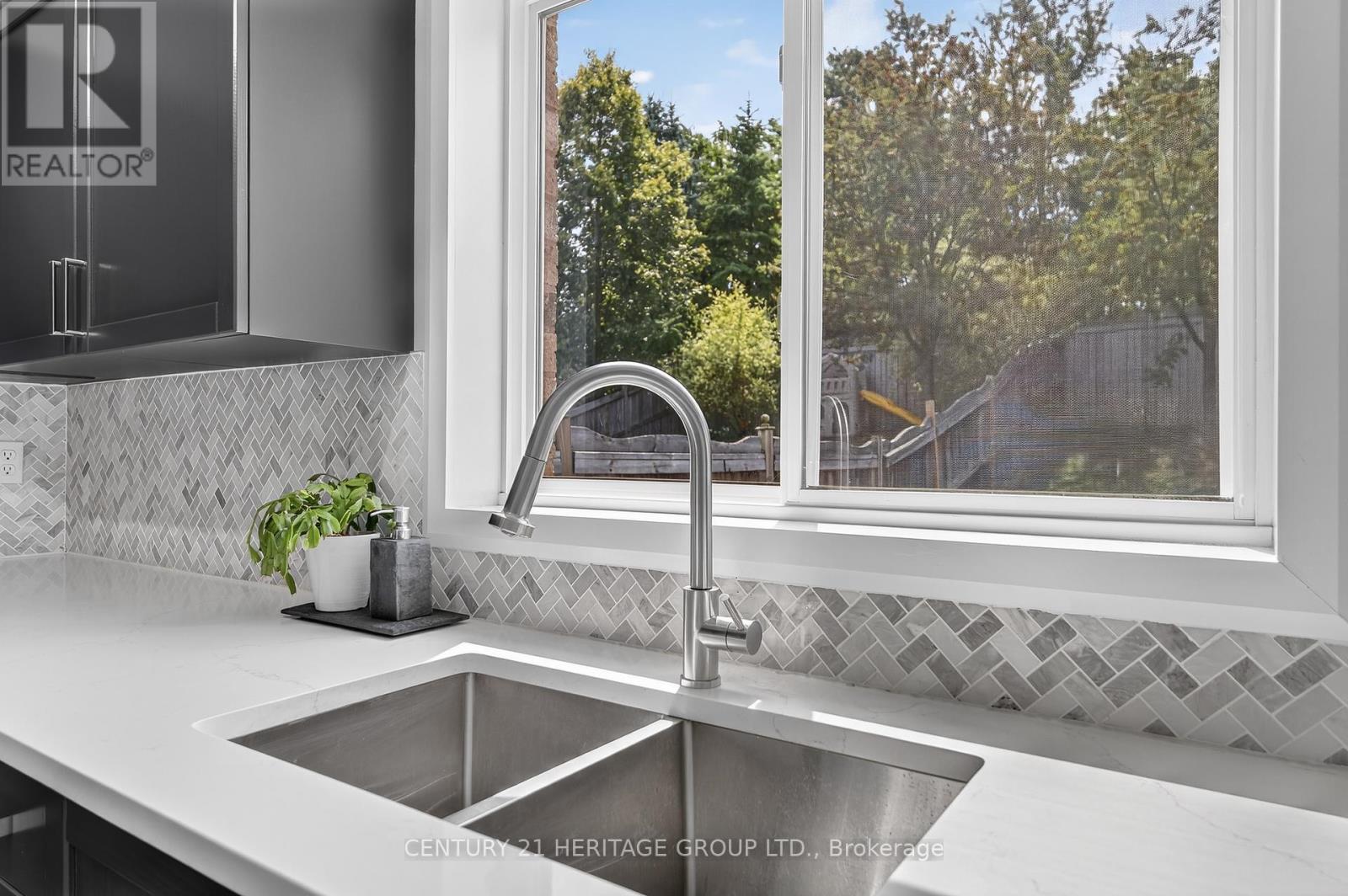 153 Thrushwood Drive, Barrie, Ontario  L4N 0Z1 - Photo 15 - S12403441