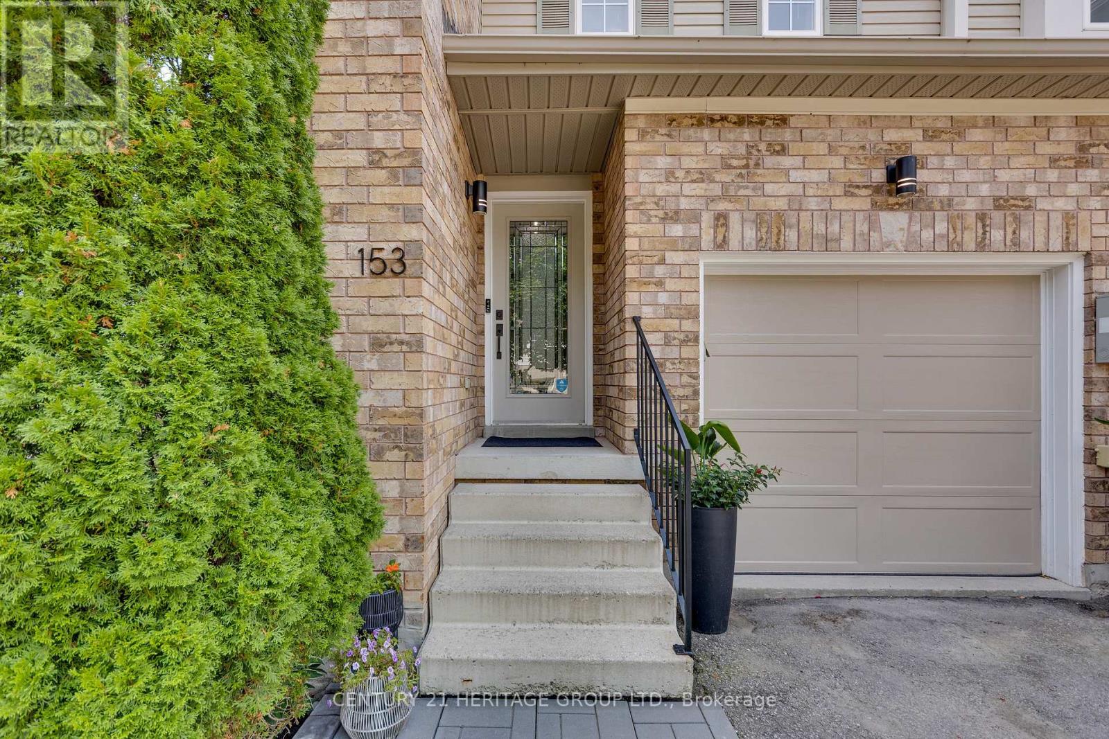 153 Thrushwood Drive, Barrie, Ontario  L4N 0Z1 - Photo 2 - S12403441