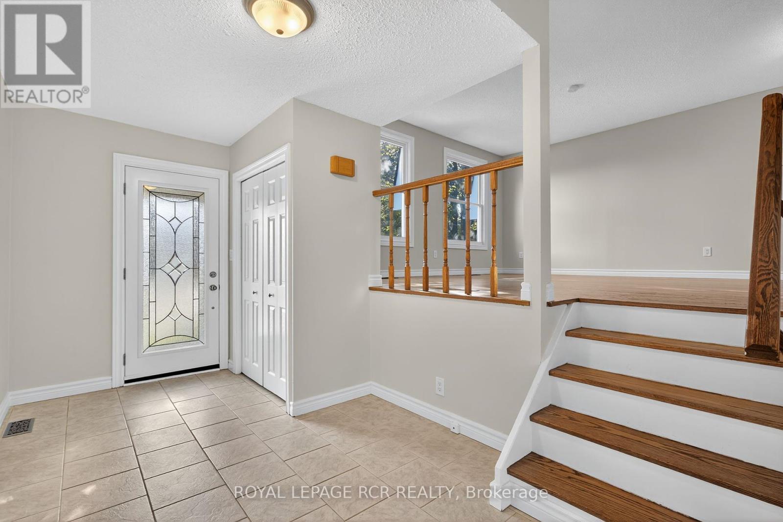 64 Bradley Court, New Tecumseth (Tottenham), Ontario  L0G 1W0 - Photo 2 - N12403109