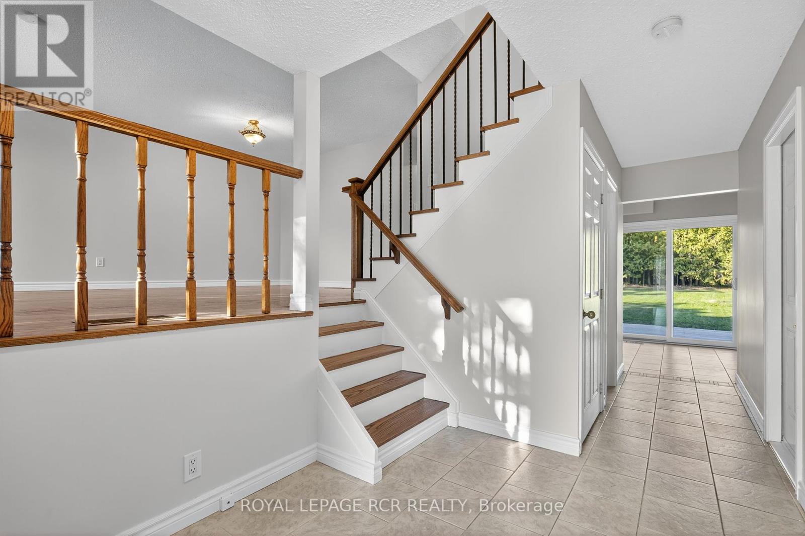 64 Bradley Court, New Tecumseth (Tottenham), Ontario  L0G 1W0 - Photo 3 - N12403109
