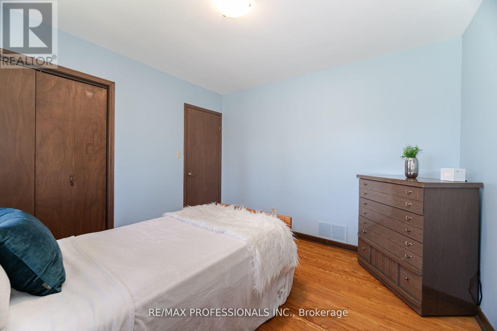 9 Wingrove Hill, Toronto, Ontario  M9B 2C3 - Photo 20 - W12372516