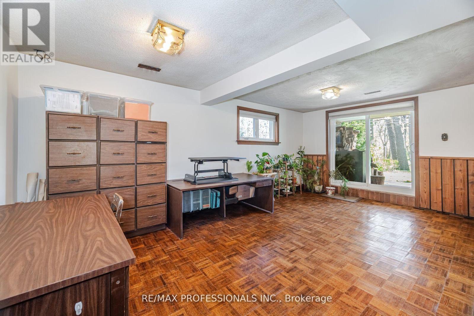 9 Wingrove Hill, Toronto, Ontario  M9B 2C3 - Photo 27 - W12372516