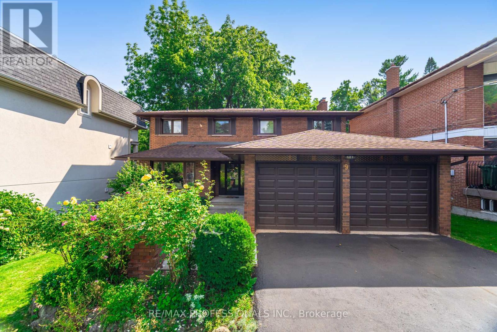 9 Wingrove Hill, Toronto, Ontario  M9B 2C3 - Photo 2 - W12372516