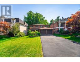 9 WINGROVE HILL, Toronto, Ontario