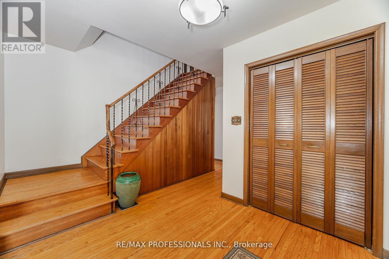 9 Wingrove Hill, Toronto, Ontario  M9B 2C3 - Photo 13 - W12372516