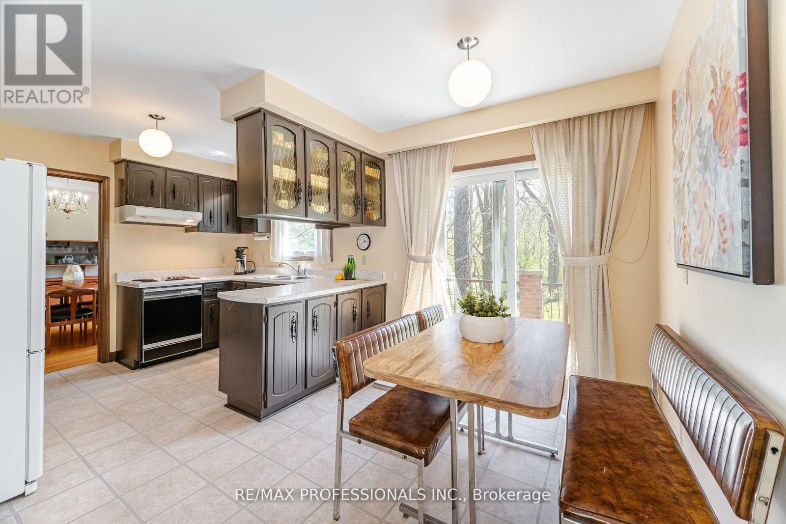 9 Wingrove Hill, Toronto, Ontario  M9B 2C3 - Photo 10 - W12372516