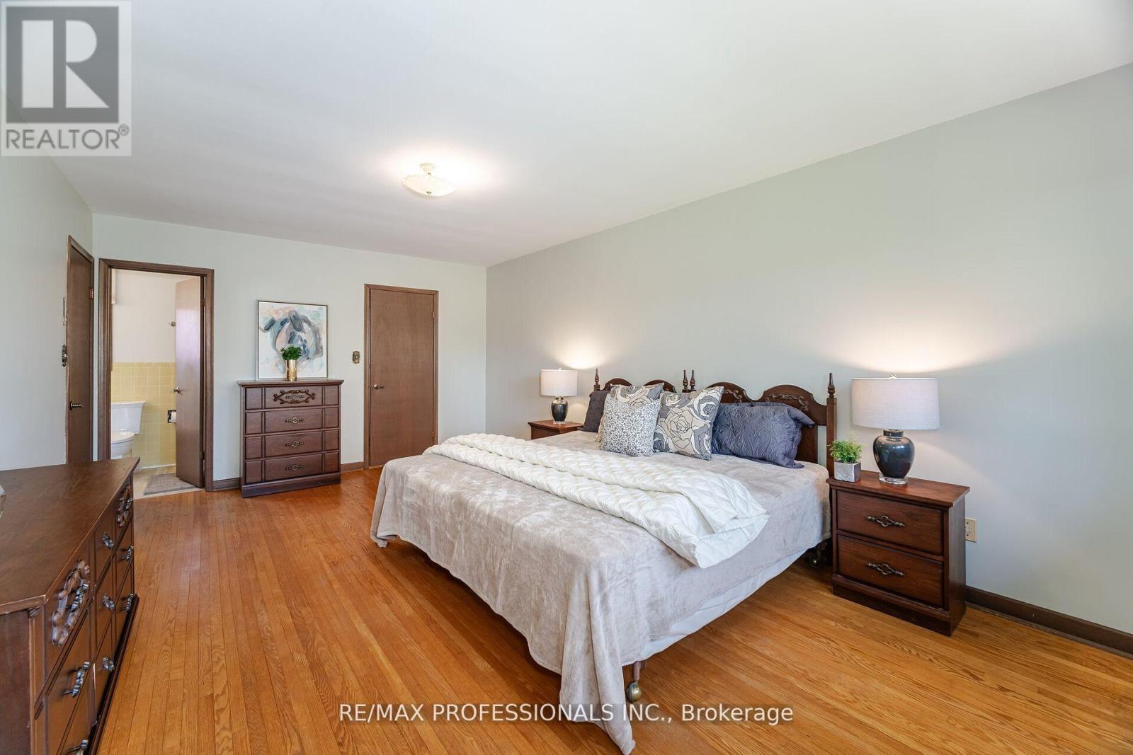 9 Wingrove Hill, Toronto, Ontario  M9B 2C3 - Photo 15 - W12372516