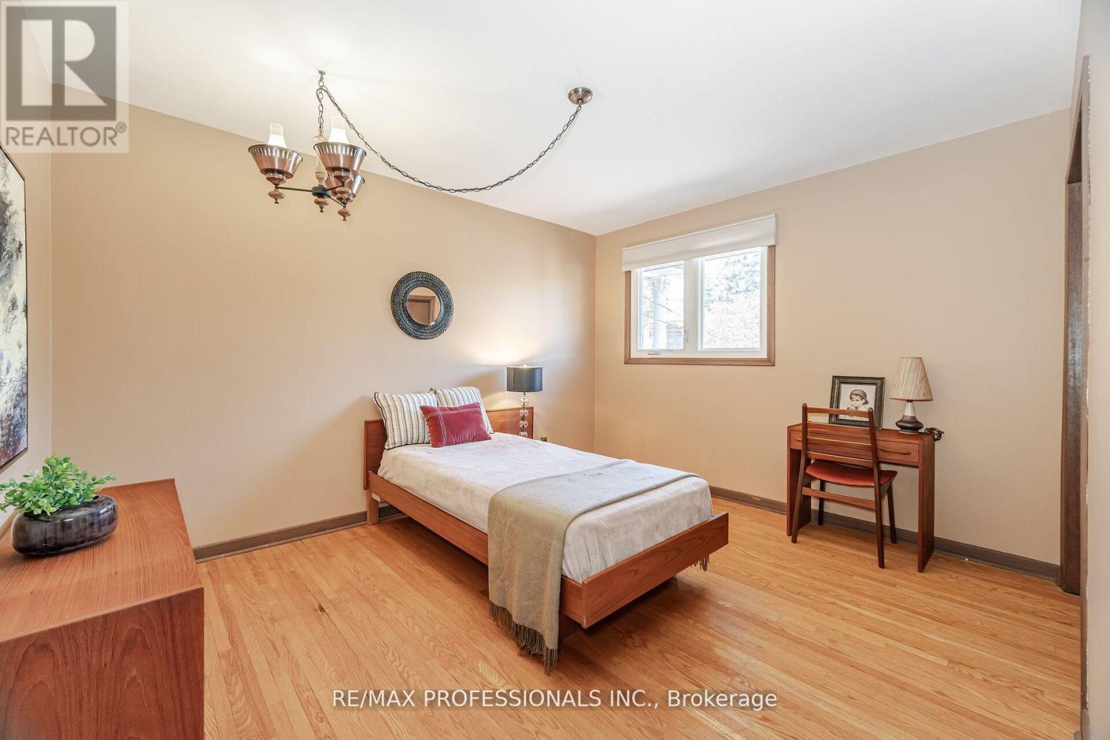 9 Wingrove Hill, Toronto, Ontario  M9B 2C3 - Photo 21 - W12372516