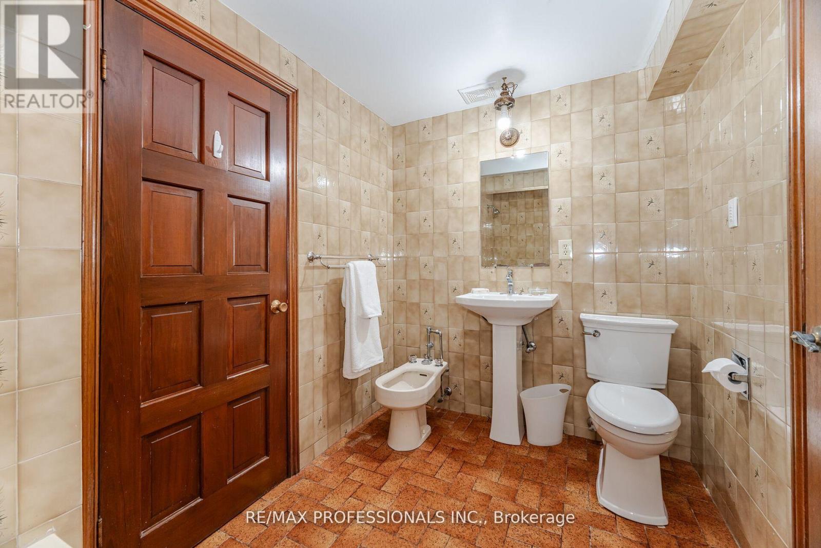 9 Wingrove Hill, Toronto, Ontario  M9B 2C3 - Photo 30 - W12372516