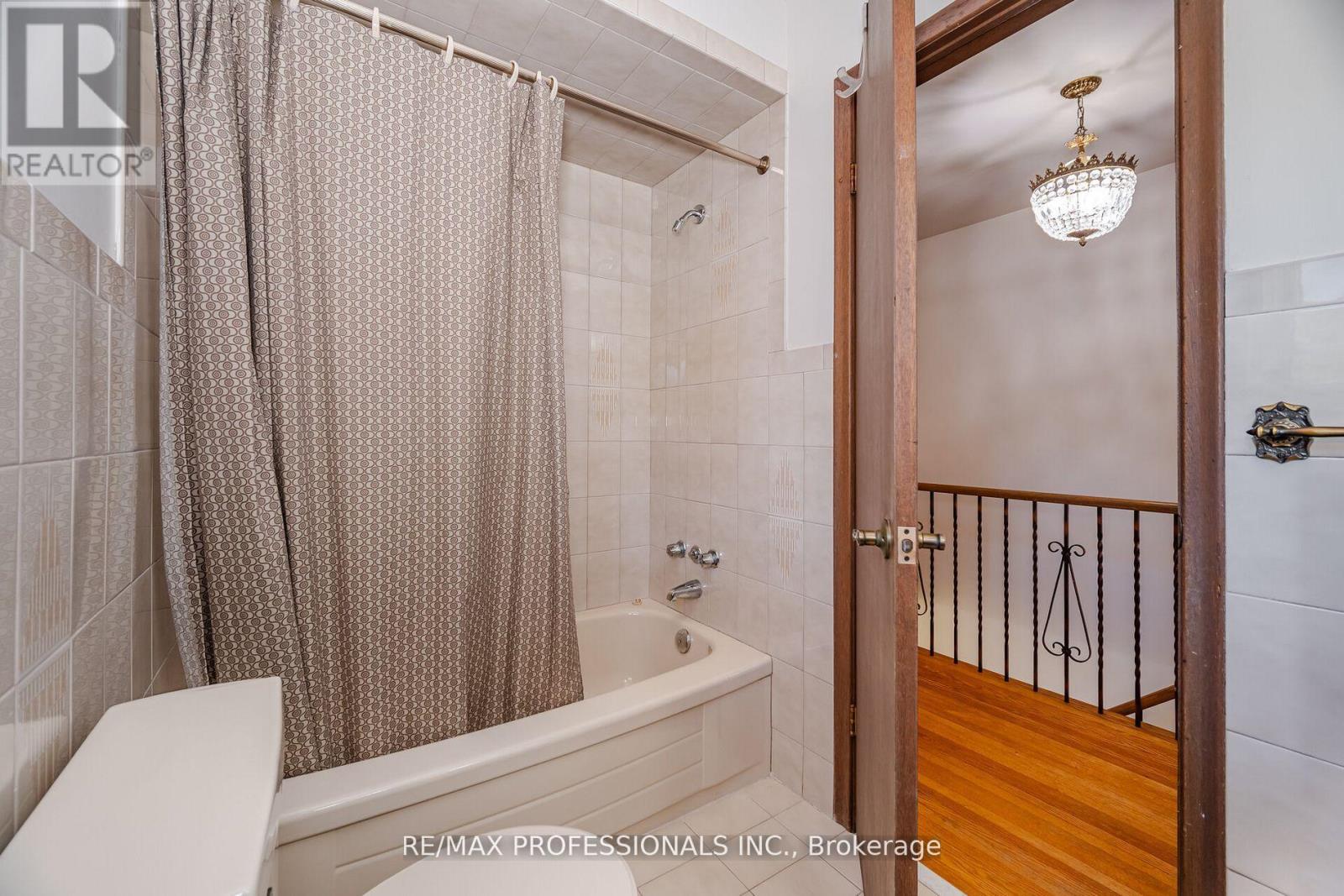 9 Wingrove Hill, Toronto, Ontario  M9B 2C3 - Photo 24 - W12372516