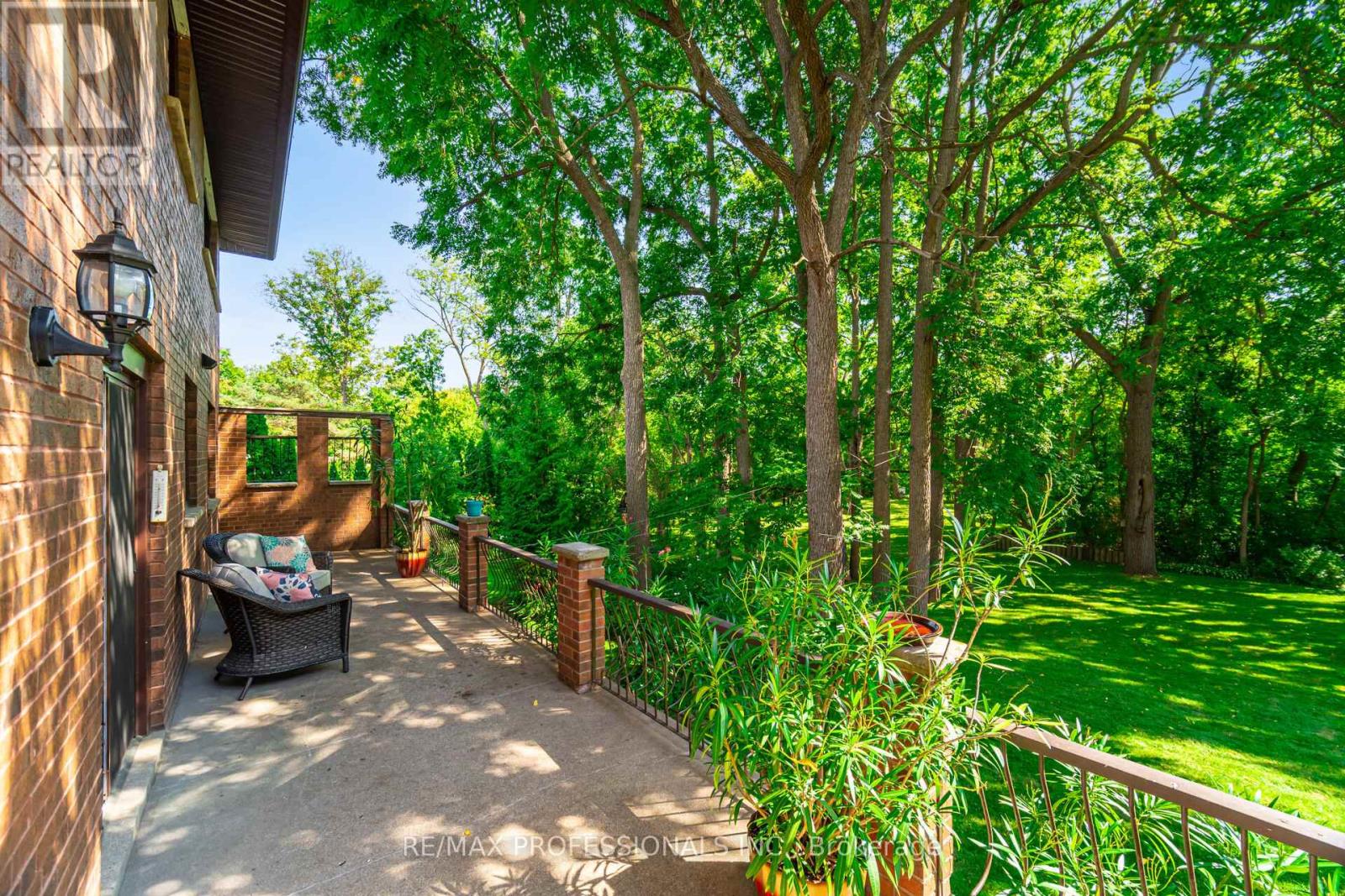 9 Wingrove Hill, Toronto, Ontario  M9B 2C3 - Photo 33 - W12372516