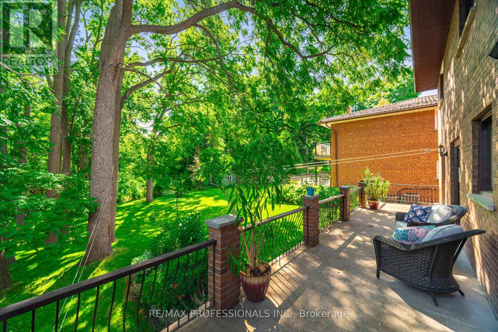 9 Wingrove Hill, Toronto, Ontario  M9B 2C3 - Photo 34 - W12372516