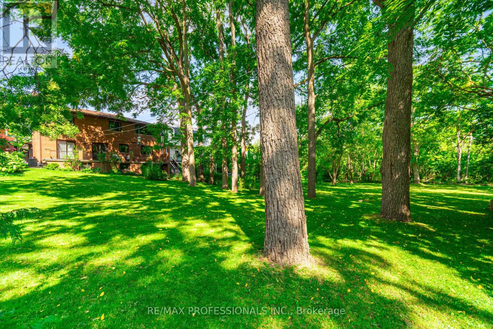 9 Wingrove Hill, Toronto, Ontario  M9B 2C3 - Photo 37 - W12372516