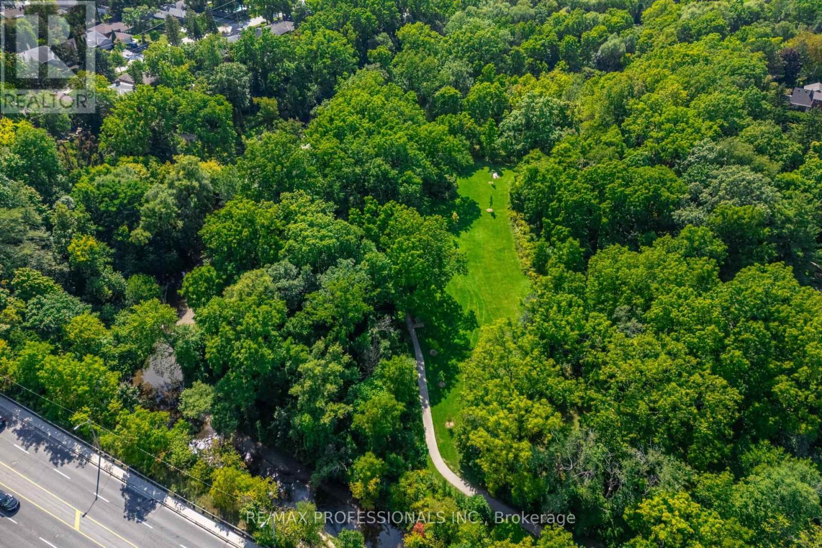 9 Wingrove Hill, Toronto, Ontario  M9B 2C3 - Photo 47 - W12372516