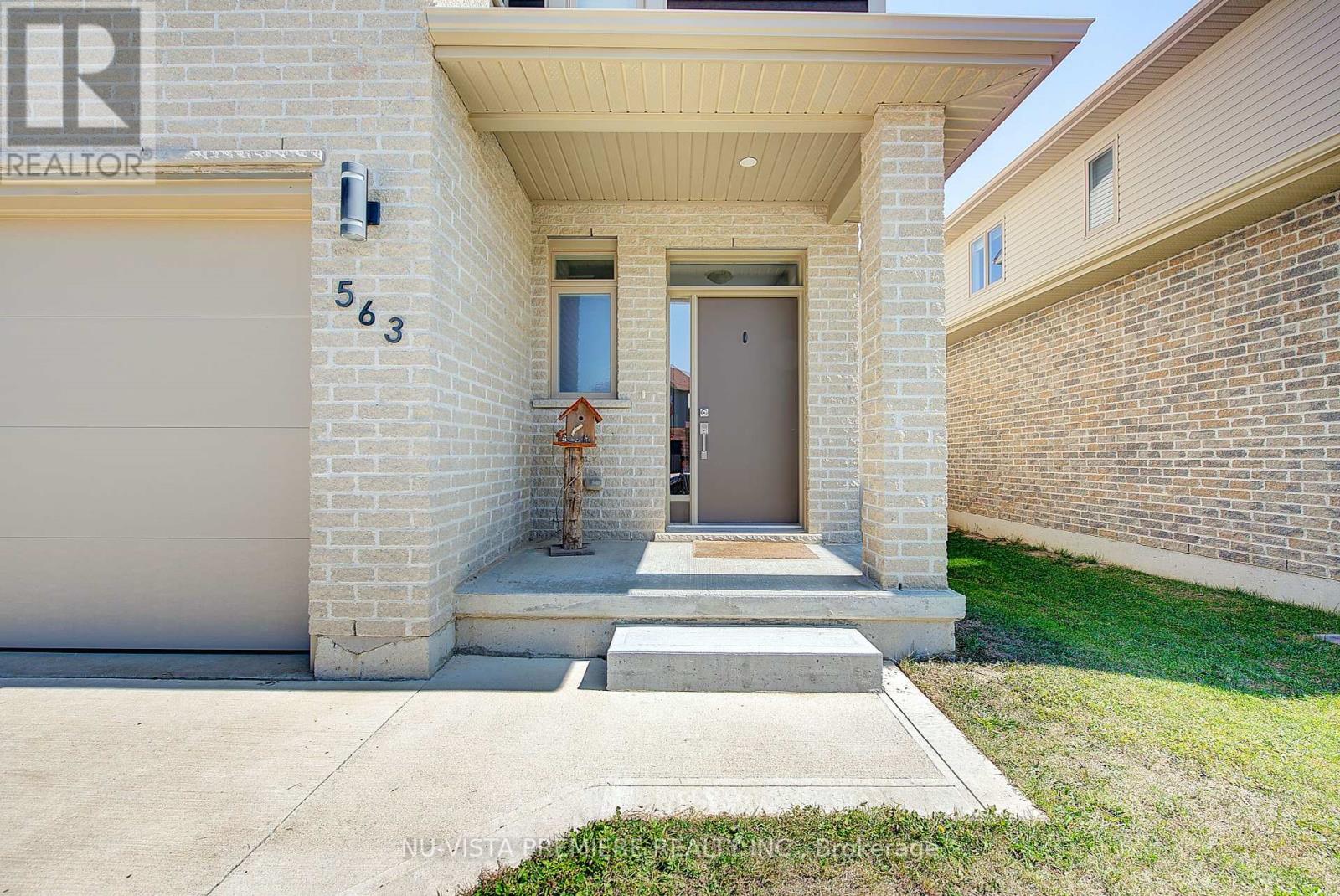 563 Chelton Road, London South, Ontario  N6M 0H8 - Photo 3 - X12401315