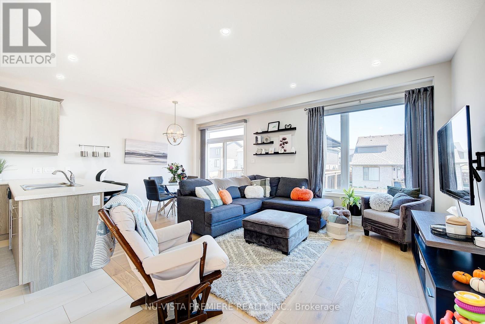 563 Chelton Road, London South, Ontario  N6M 0H8 - Photo 6 - X12401315