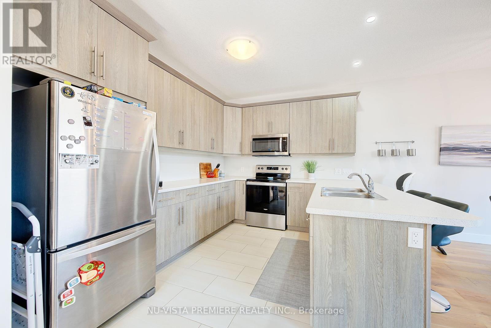 563 Chelton Road, London South, Ontario  N6M 0H8 - Photo 7 - X12401315