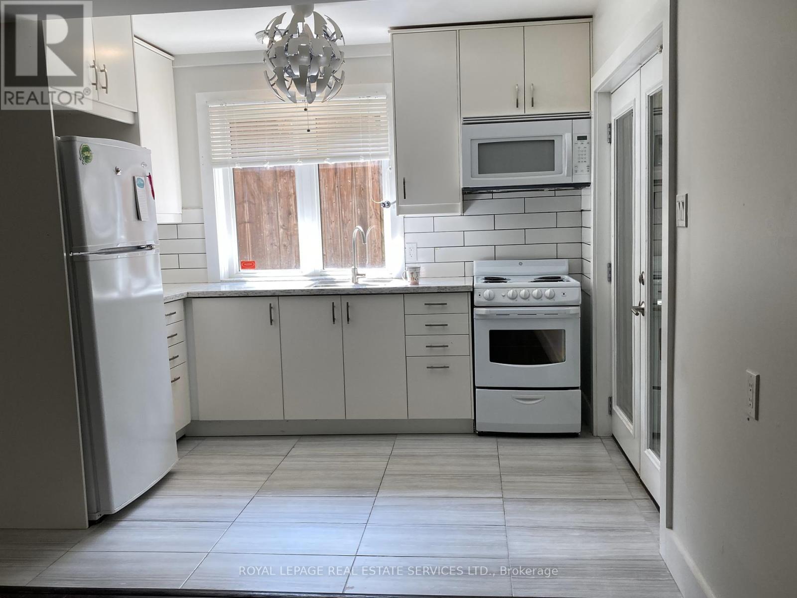 Lower - 26a Long Branch Avenue, Toronto, Ontario  M8W 3H7 - Photo 2 - W12403432