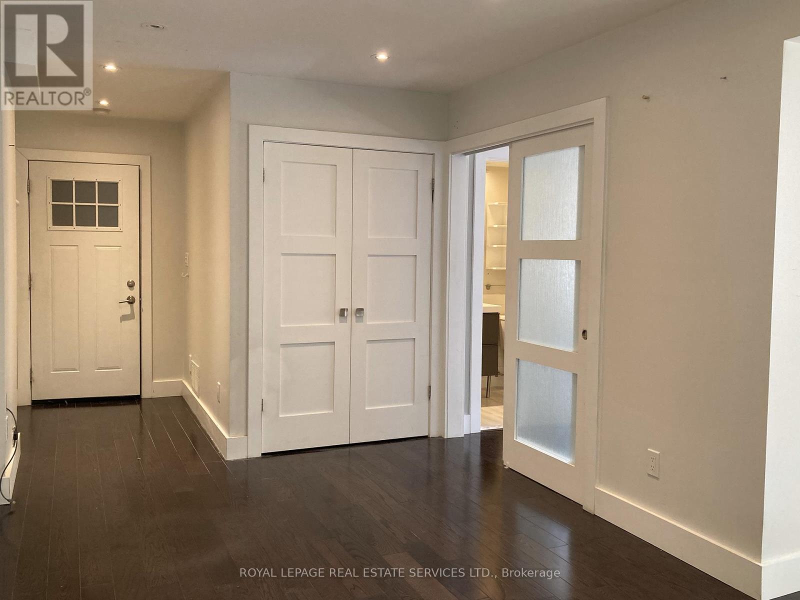 Lower - 26a Long Branch Avenue, Toronto, Ontario  M8W 3H7 - Photo 3 - W12403432