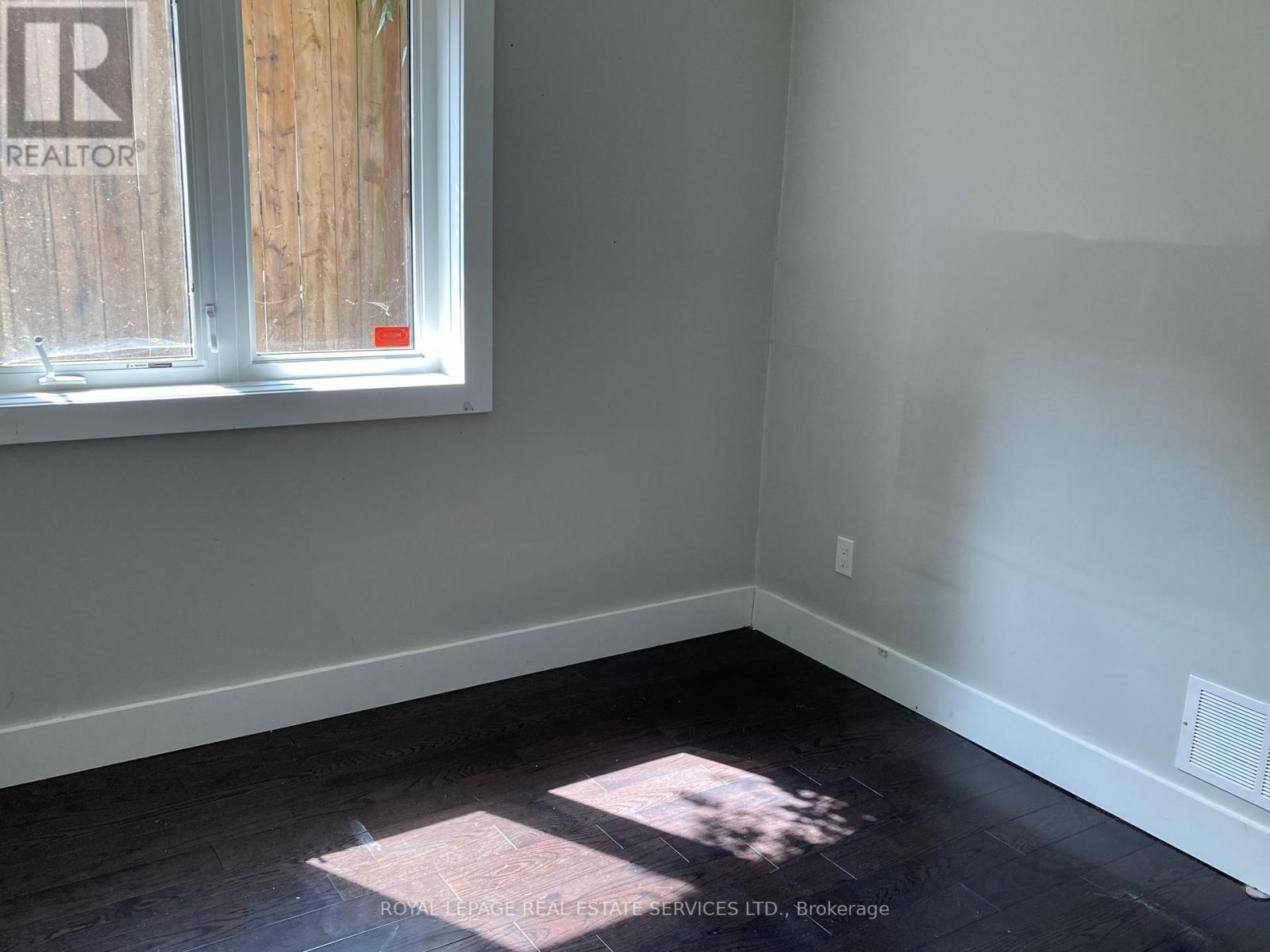 Lower - 26a Long Branch Avenue, Toronto, Ontario  M8W 3H7 - Photo 4 - W12403432