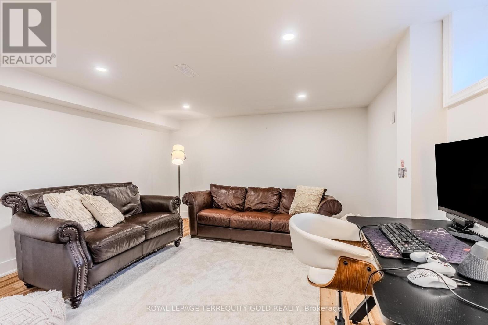 327 River Side Drive, Oakville, Ontario  L6K 3N3 - Photo 41 - W12403436