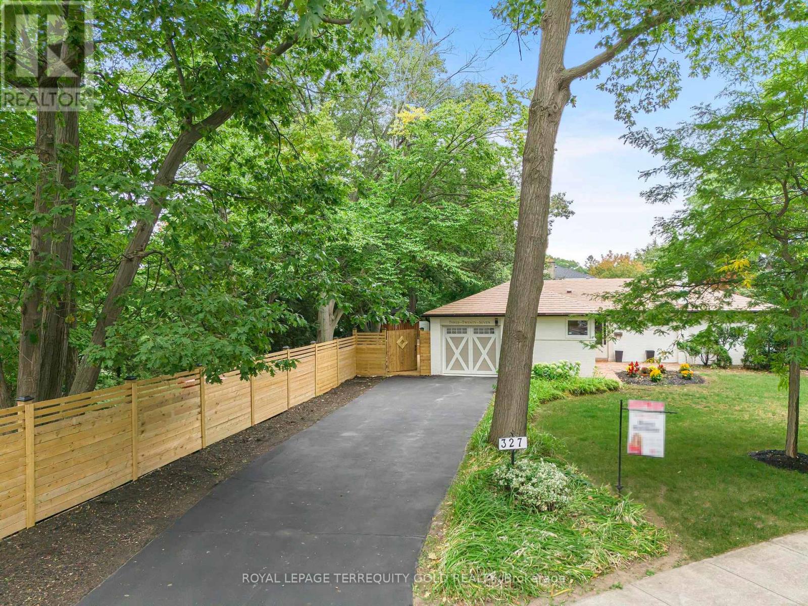 327 River Side Drive, Oakville, Ontario  L6K 3N3 - Photo 48 - W12403436