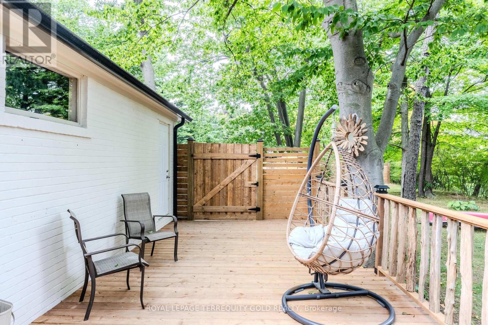 327 River Side Drive, Oakville, Ontario  L6K 3N3 - Photo 6 - W12403436