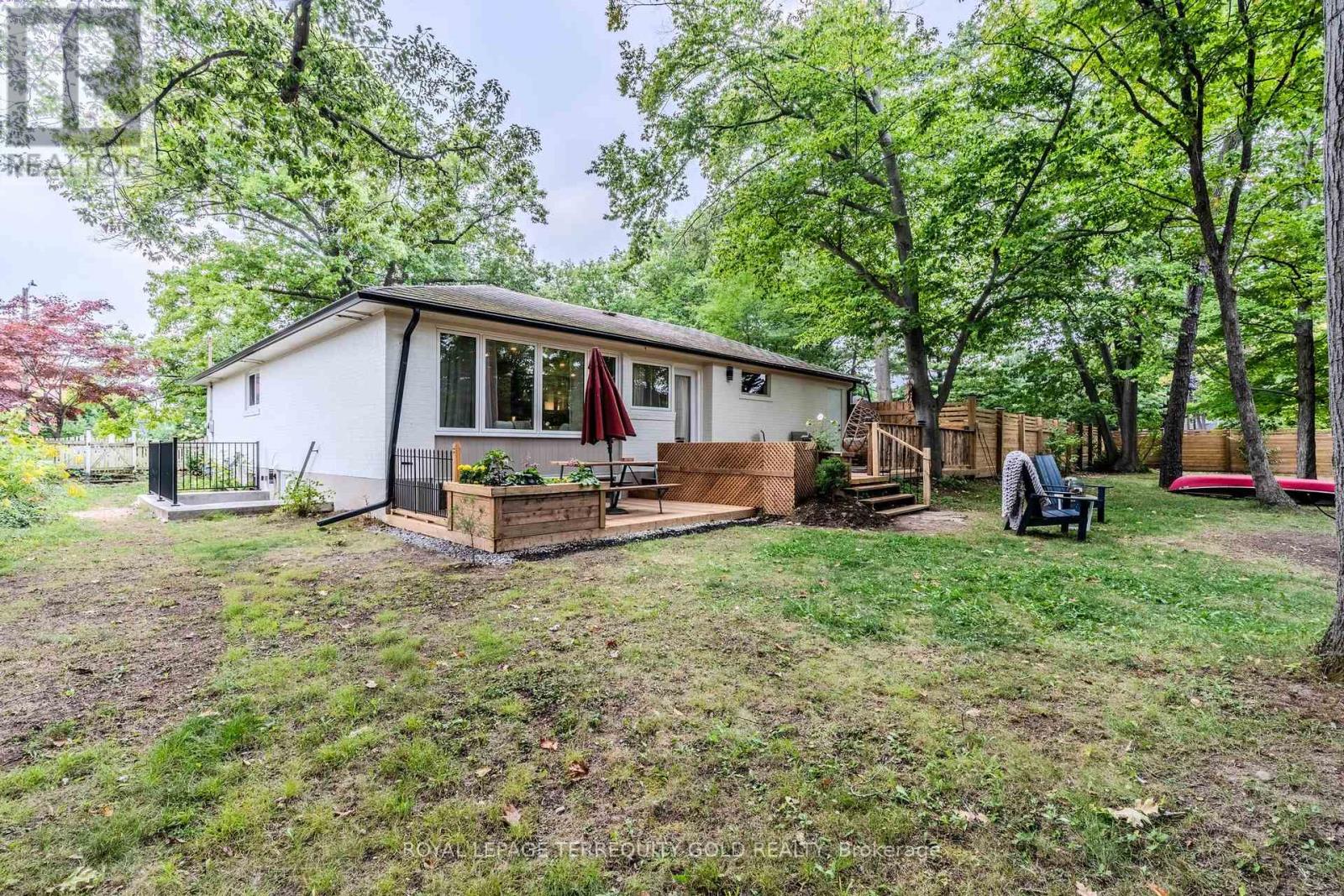 327 River Side Drive, Oakville, Ontario  L6K 3N3 - Photo 7 - W12403436
