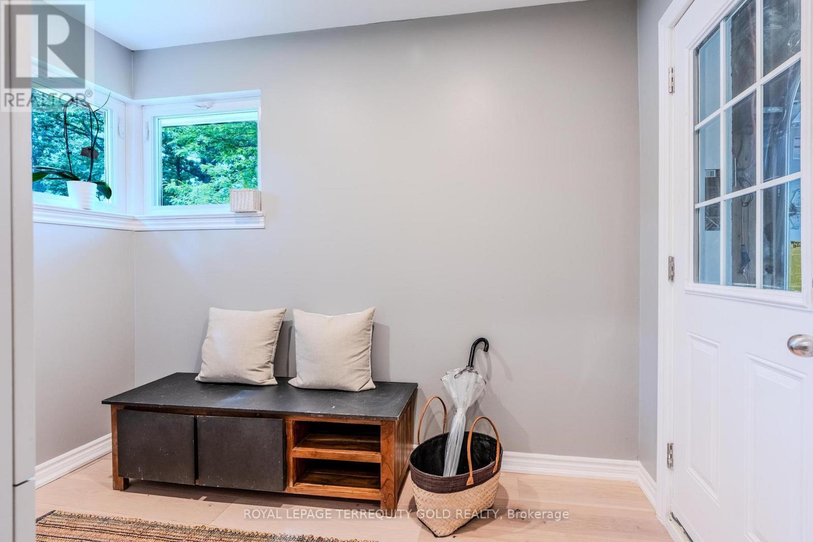 327 River Side Drive, Oakville, Ontario  L6K 3N3 - Photo 9 - W12403436