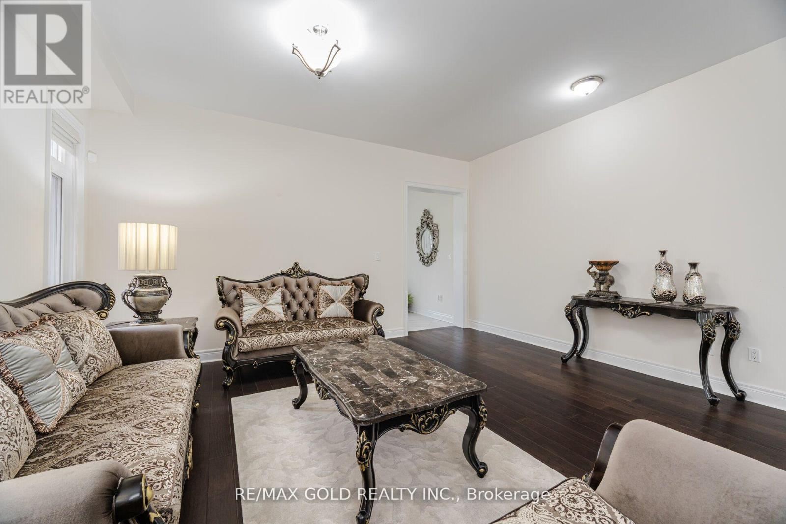 106 Rising Hill Ridge, Brampton, Ontario  L6Y 6B2 - Photo 9 - W12403438