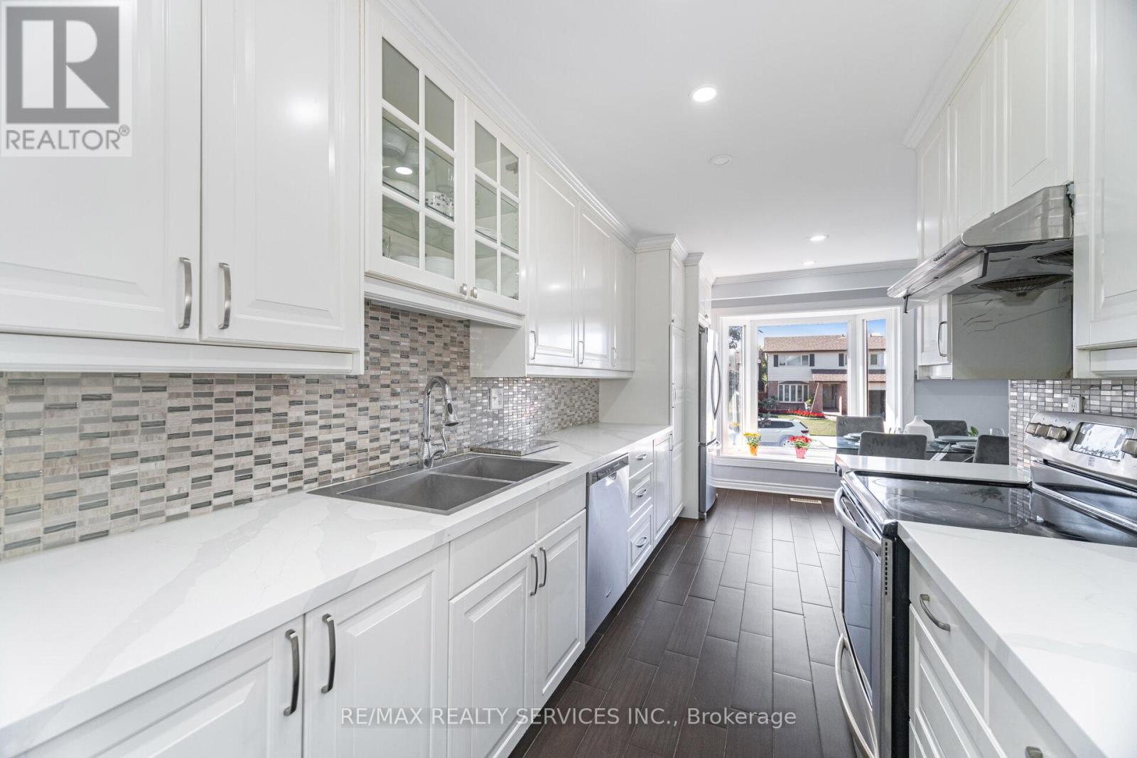 73 Blackthorn Lane, Brampton, Ontario  L6V 3K9 - Photo 17 - W12403456