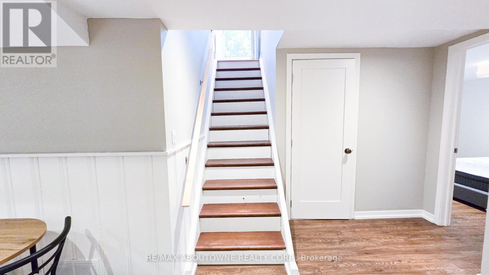 583 Taplow Crescent W, Oakville, Ontario  L6L 4V9 - Photo 13 - W12403469