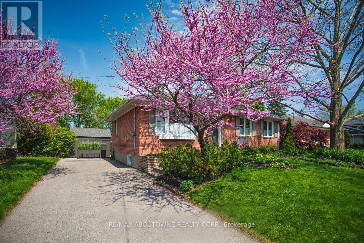 583 Taplow Crescent W, Oakville, Ontario  L6L 4V9 - Photo 2 - W12403469