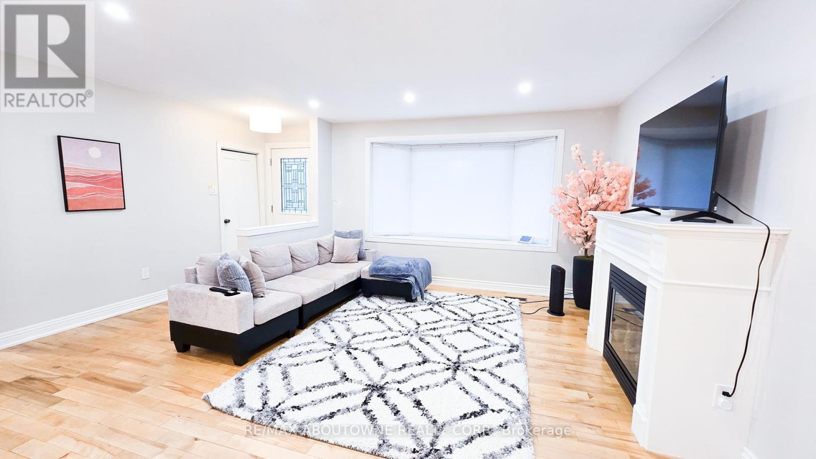 583 Taplow Crescent W, Oakville, Ontario  L6L 4V9 - Photo 5 - W12403469