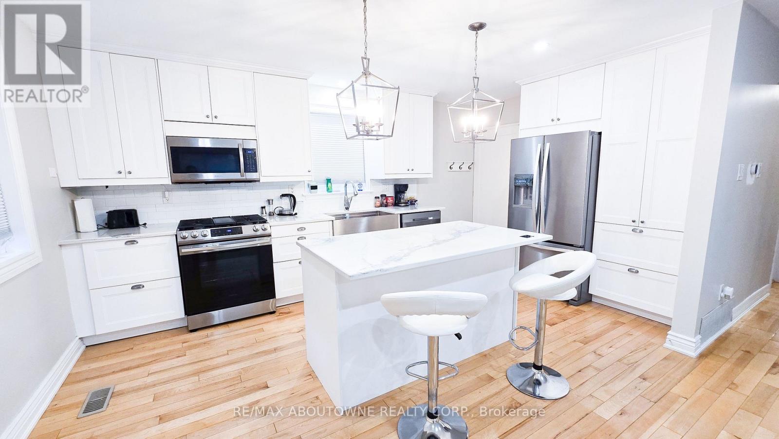 583 Taplow Crescent W, Oakville, Ontario  L6L 4V9 - Photo 6 - W12403469
