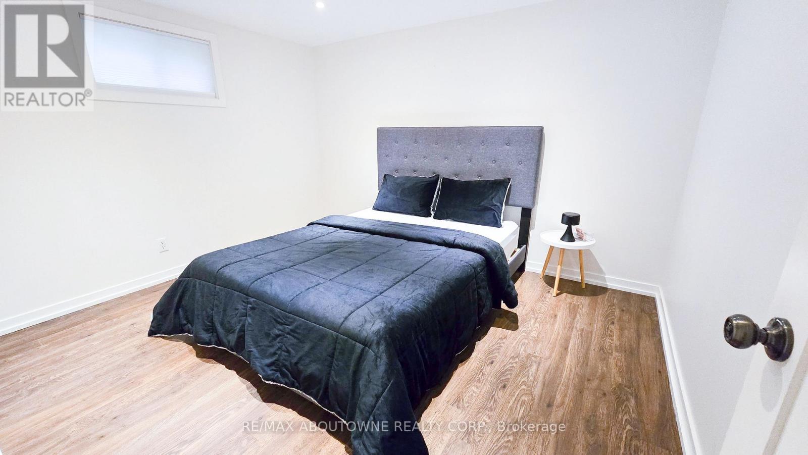 583 Taplow Crescent W, Oakville, Ontario  L6L 4V9 - Photo 9 - W12403469