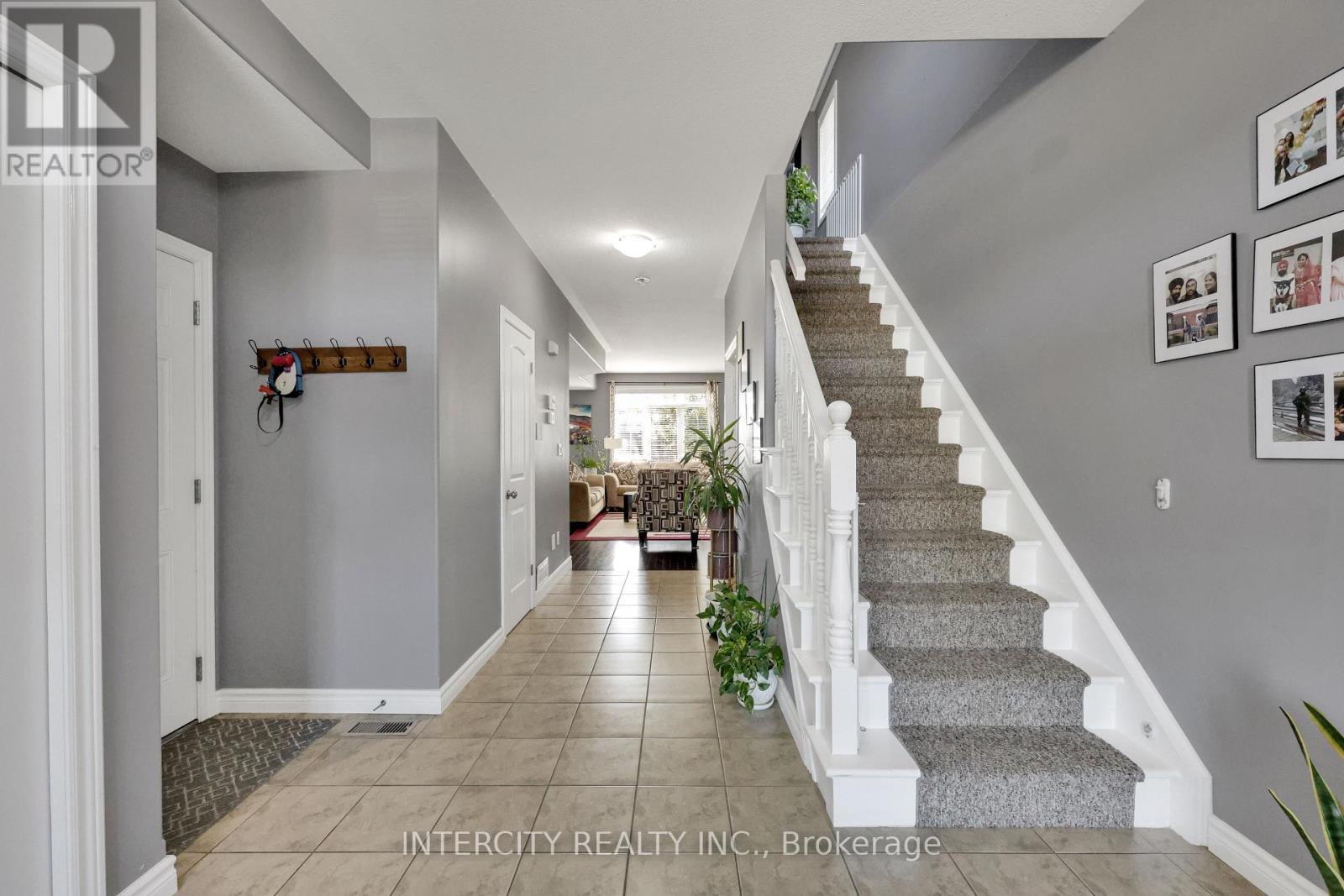 82 Molengraaf Way, Chatham-Kent, Ontario  N7M 0A2 - Photo 4 - X12403430