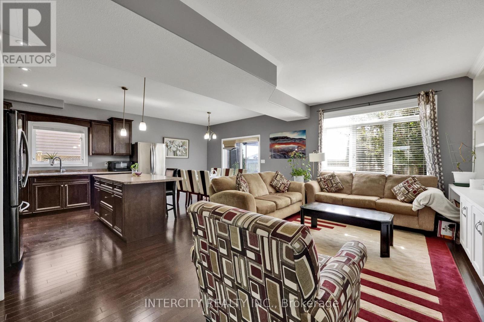 82 Molengraaf Way, Chatham-Kent, Ontario  N7M 0A2 - Photo 7 - X12403430