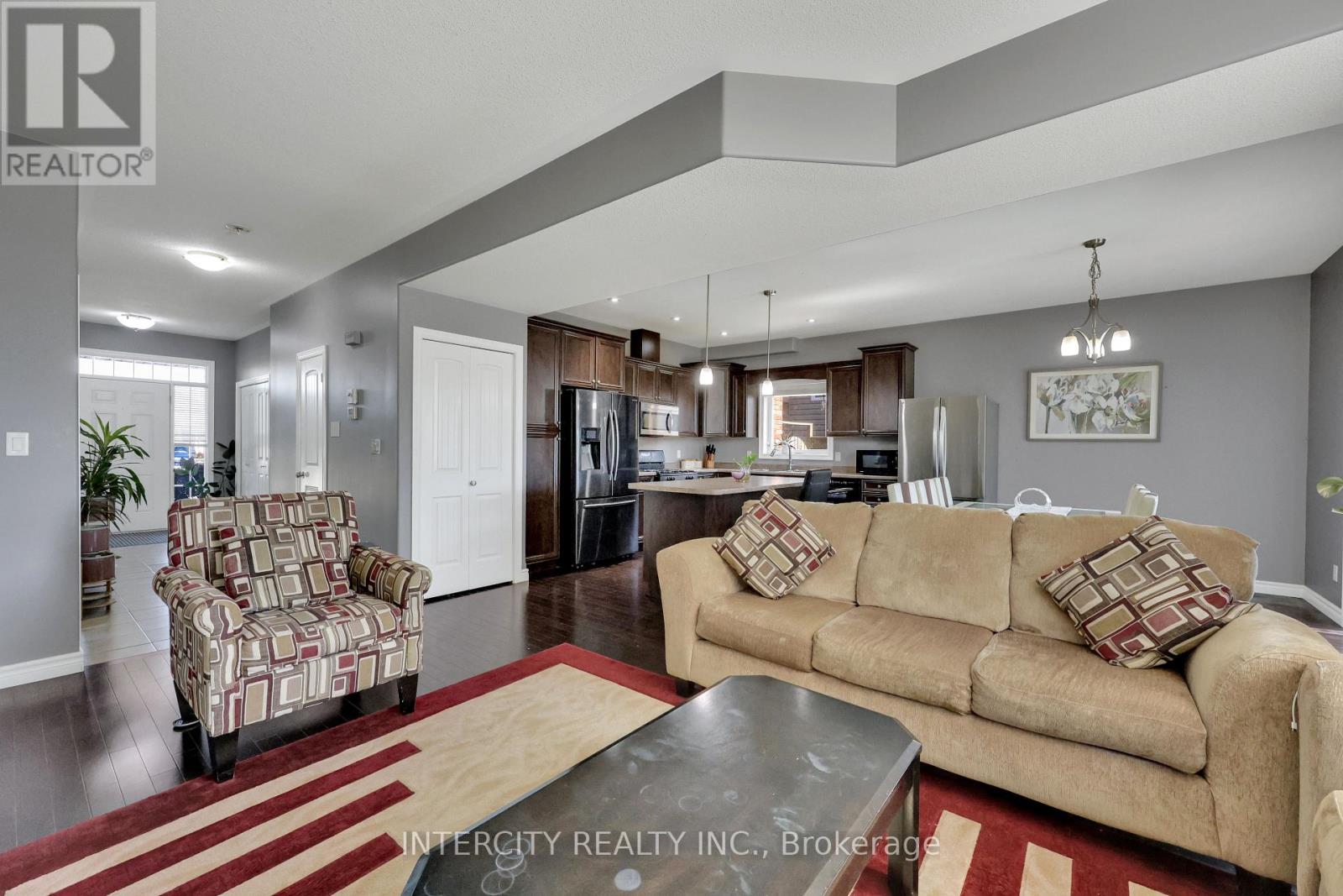 82 Molengraaf Way, Chatham-Kent, Ontario  N7M 0A2 - Photo 9 - X12403430