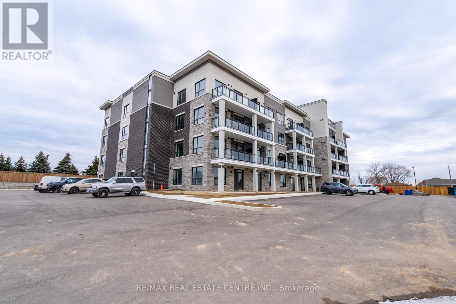 302 - 120 Springvalley Crescent, Hamilton, Ontario  L9C 0E4 - Photo 1 - X12403433
