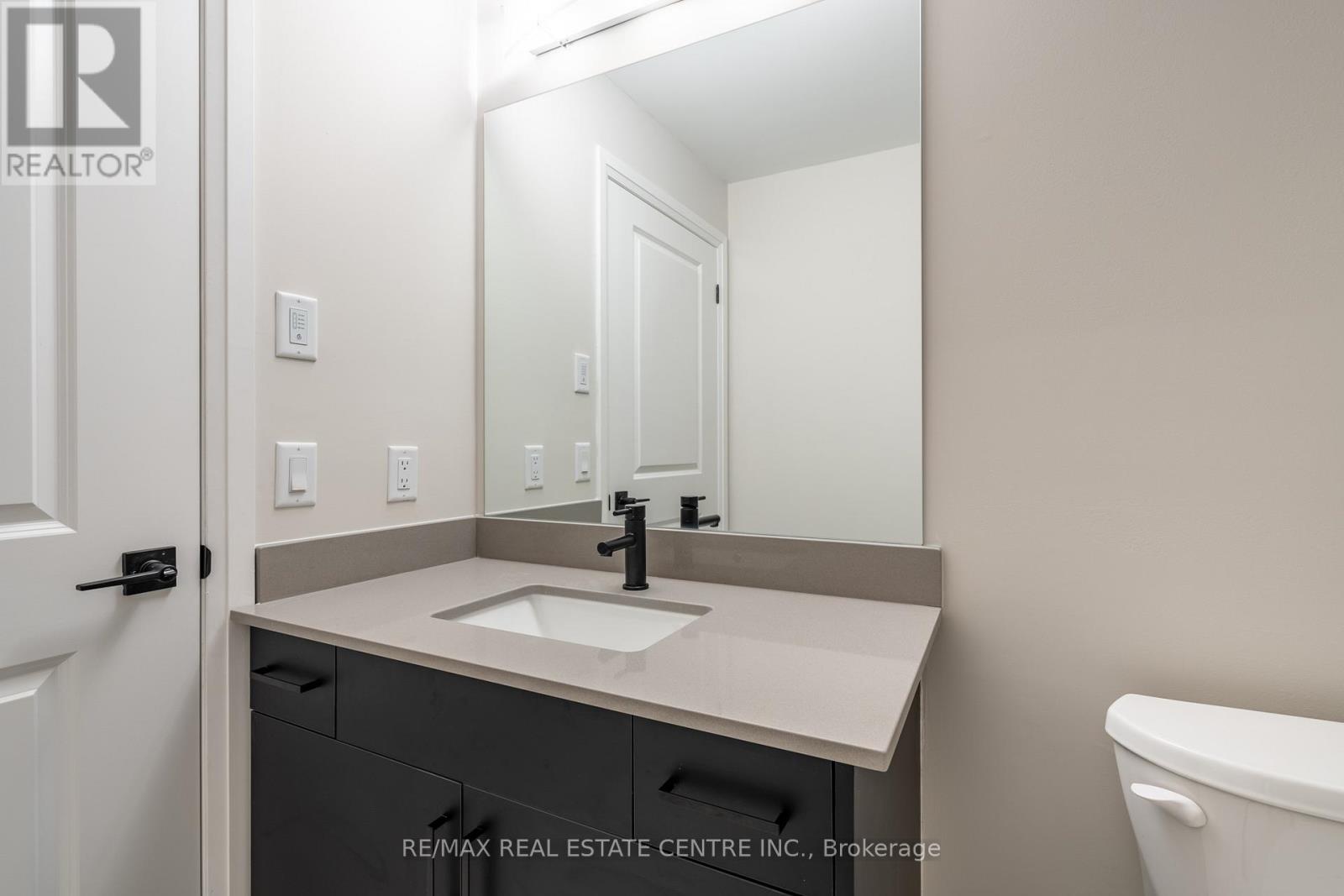 302 - 120 Springvalley Crescent, Hamilton, Ontario  L9C 0E4 - Photo 14 - X12403433