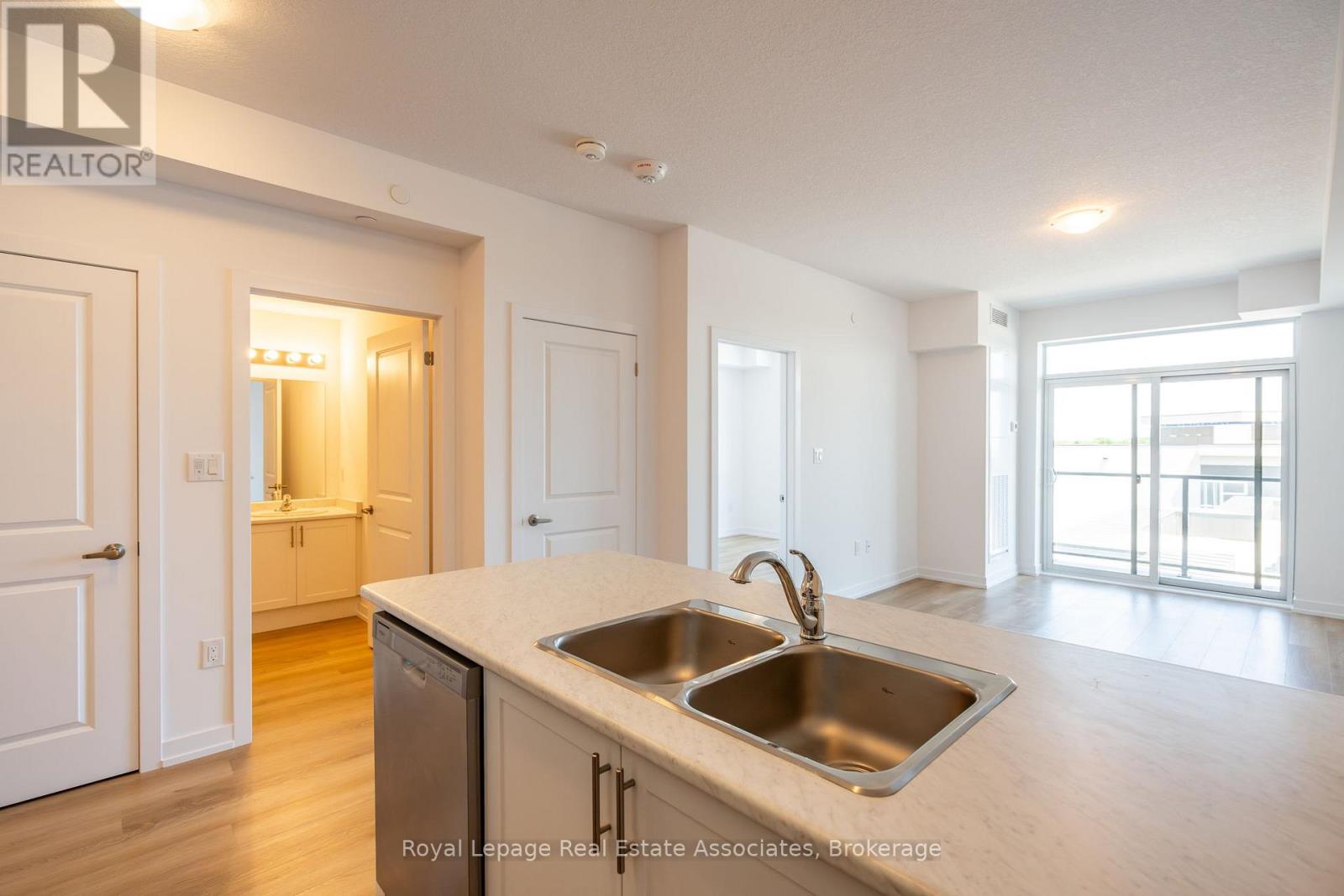 706 - 470 Dundas Street E, Hamilton, Ontario  L0R 2H4 - Photo 3 - X12403474