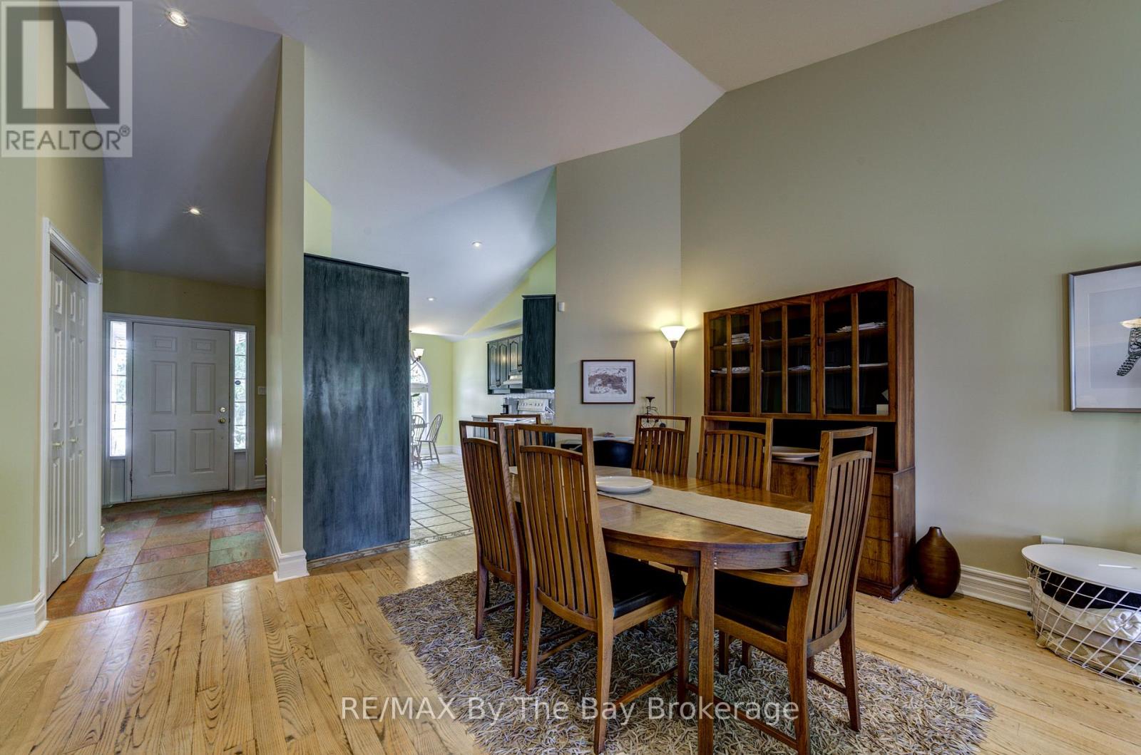 1902 River Road W, Wasaga Beach, Ontario  L9Z 2W2 - Photo 16 - S12403772