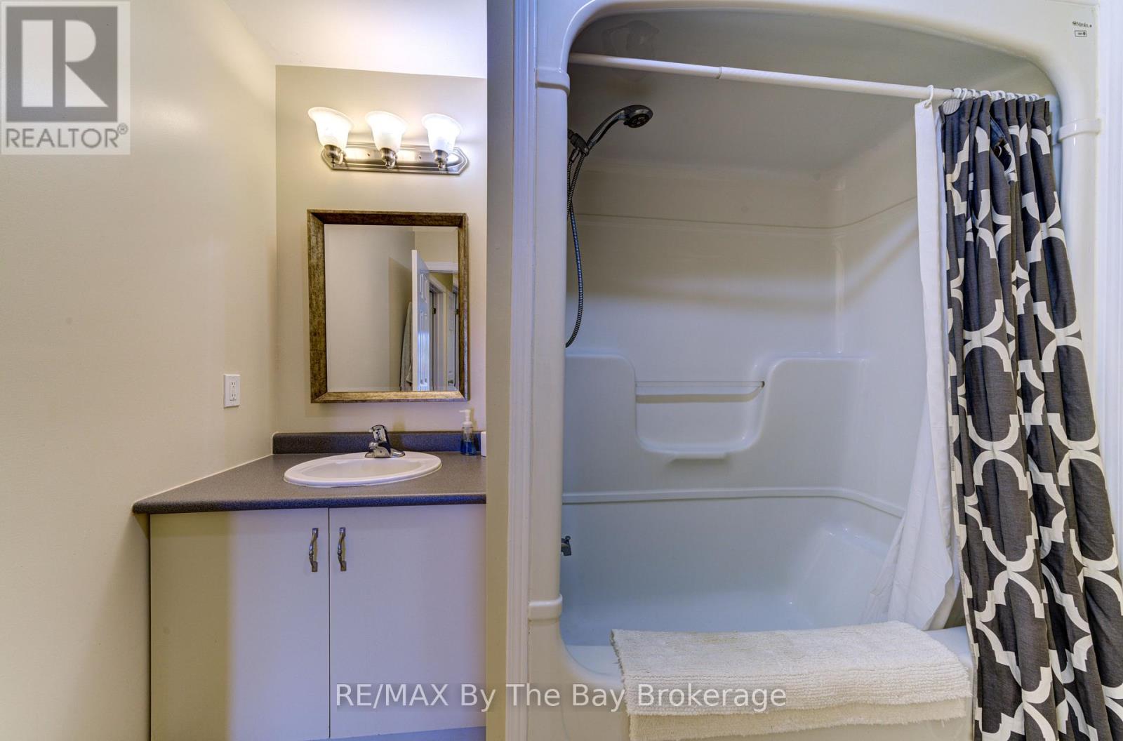1902 River Road W, Wasaga Beach, Ontario  L9Z 2W2 - Photo 22 - S12403772