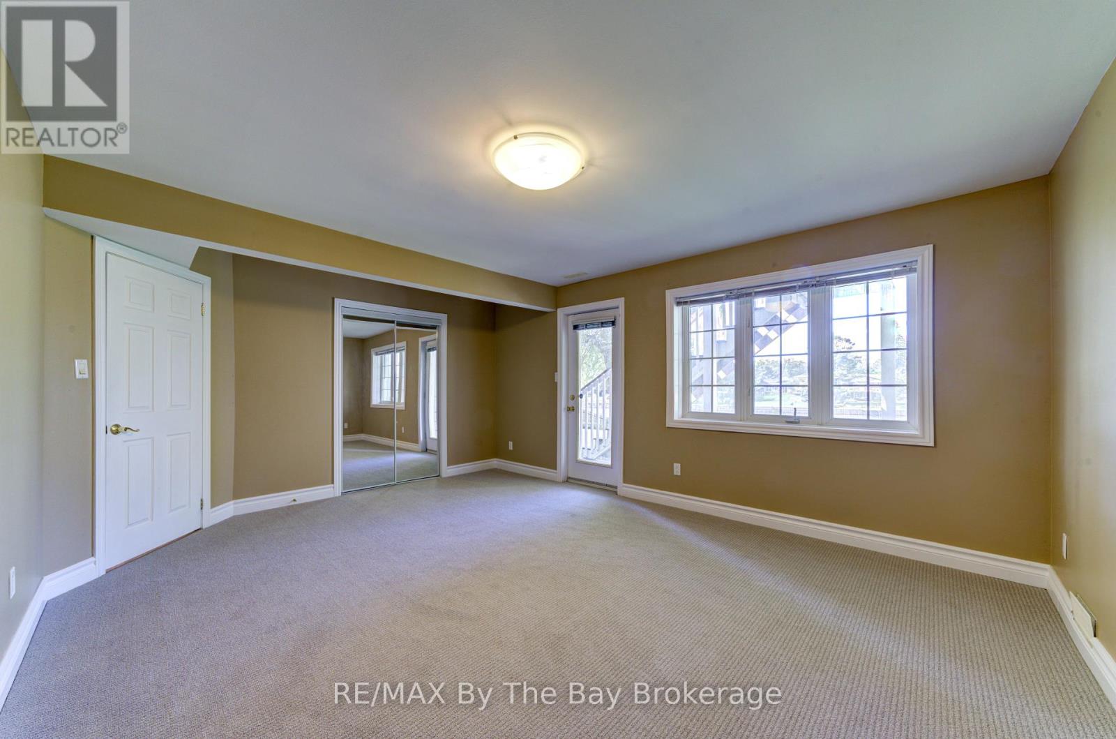 1902 River Road W, Wasaga Beach, Ontario  L9Z 2W2 - Photo 37 - S12403772