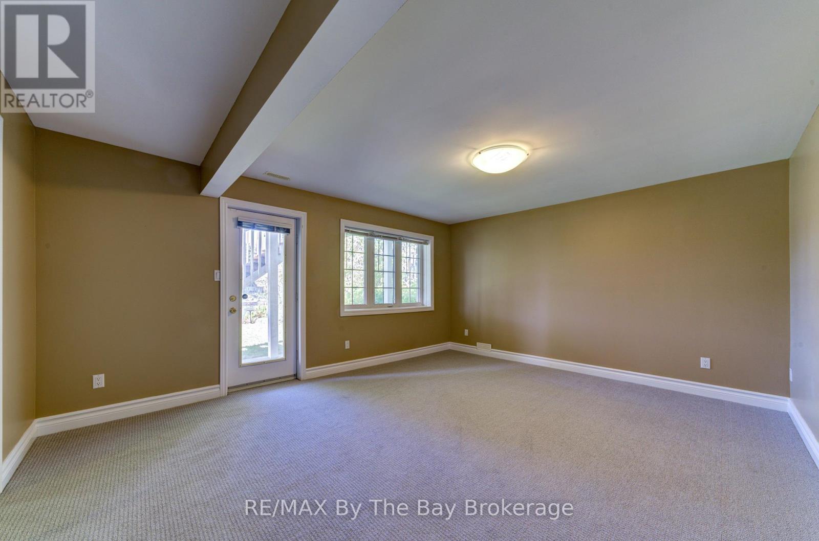 1902 River Road W, Wasaga Beach, Ontario  L9Z 2W2 - Photo 44 - S12403772