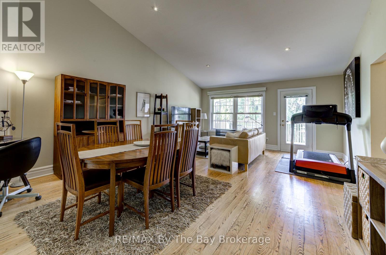 1902 River Road W, Wasaga Beach, Ontario  L9Z 2W2 - Photo 8 - S12403772